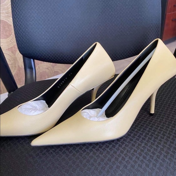 Balenciaga - Picture 3 of 6